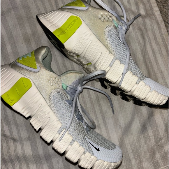 Women’s Nike Metcon 4 - Picture 1 of 4
